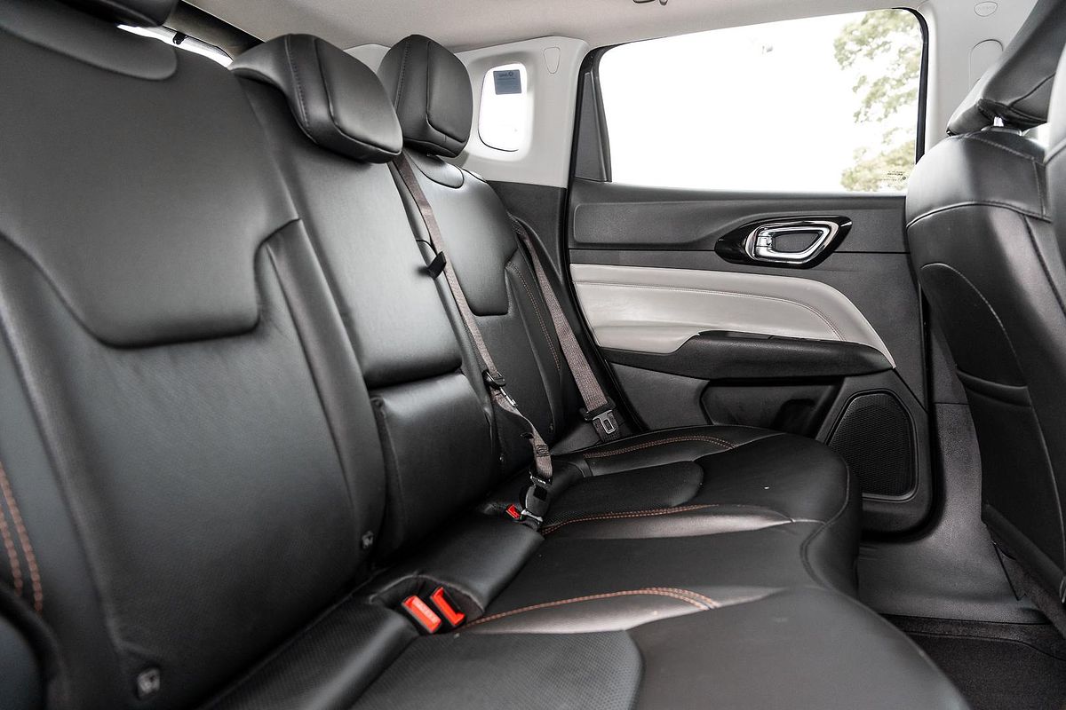 2022 Jeep Compass Limited M6