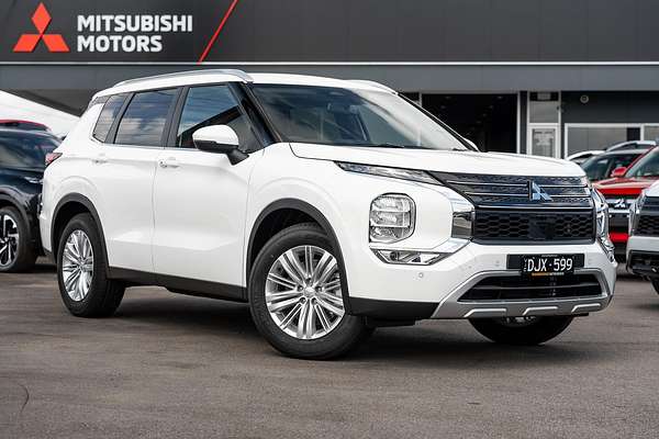 2024 Mitsubishi Outlander LS ZM