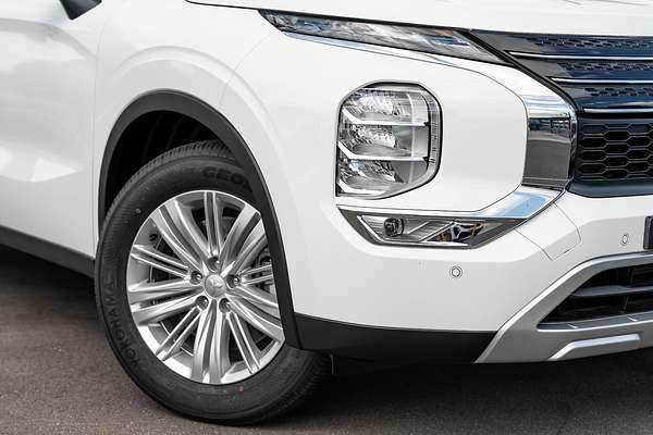 2024 Mitsubishi Outlander LS ZM