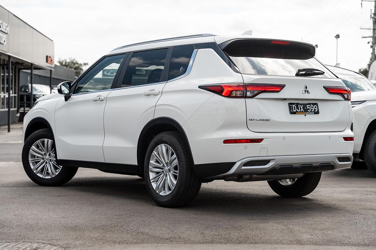 2024 Mitsubishi Outlander LS ZM