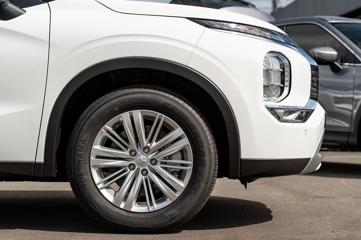 2024 Mitsubishi Outlander LS ZM