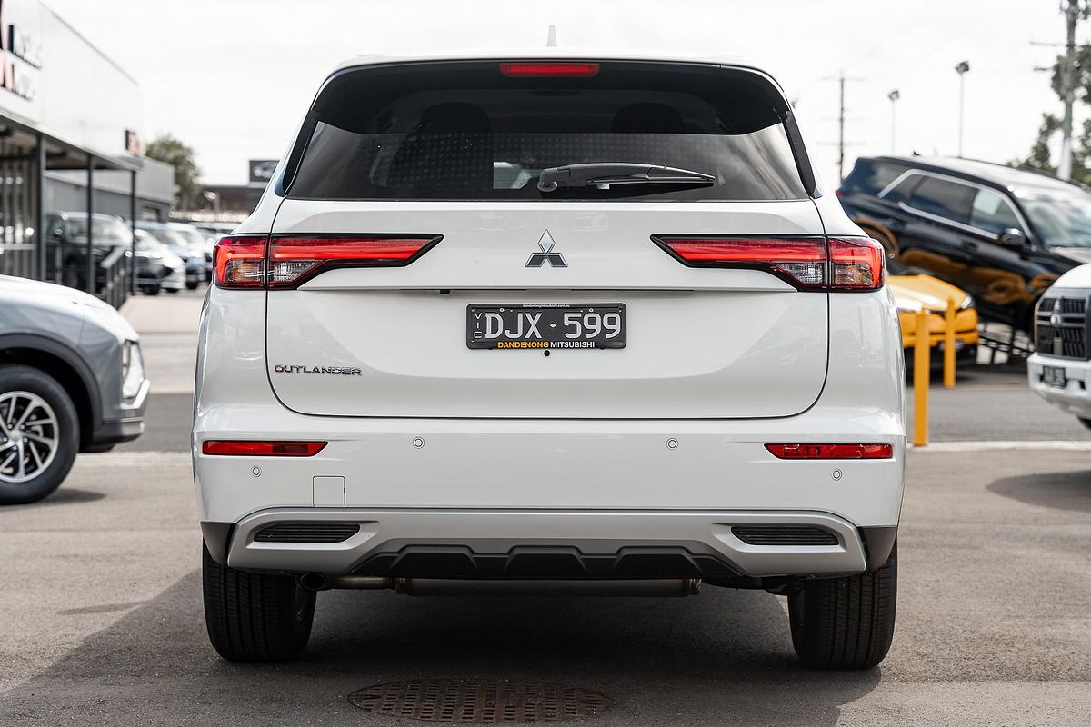 2024 Mitsubishi Outlander LS ZM