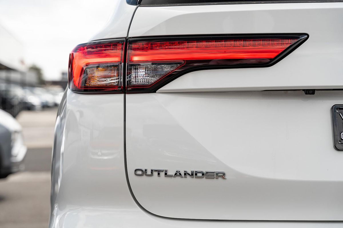 2024 Mitsubishi Outlander LS ZM