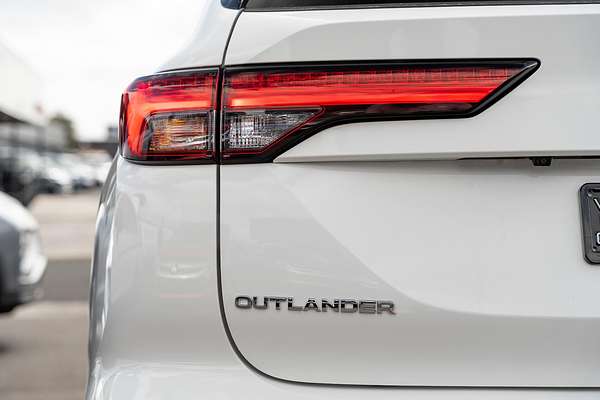 2024 Mitsubishi Outlander LS ZM