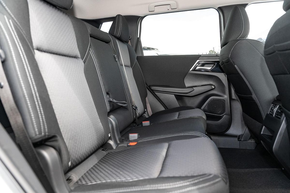 2024 Mitsubishi Outlander LS ZM