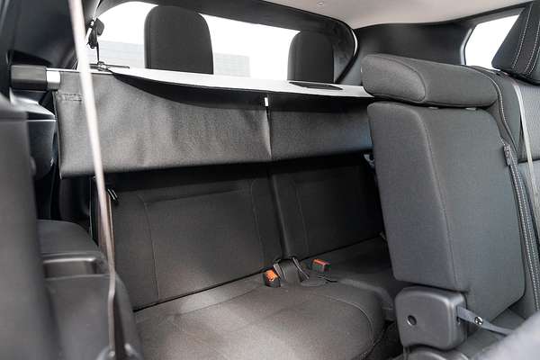 2024 Mitsubishi Outlander LS ZM