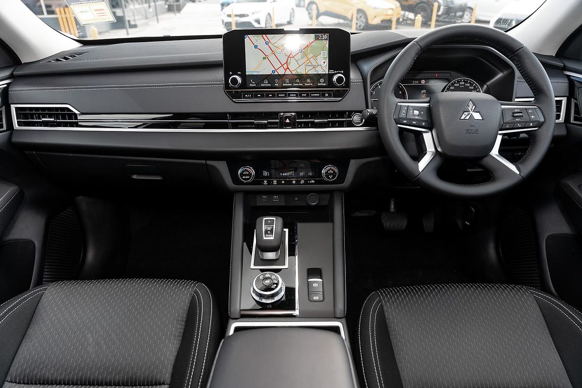 2024 Mitsubishi Outlander LS ZM