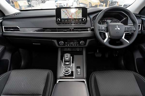 2024 Mitsubishi Outlander LS ZM