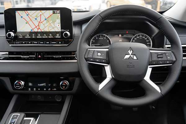 2024 Mitsubishi Outlander LS ZM