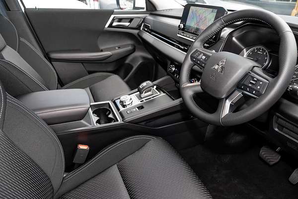 2024 Mitsubishi Outlander LS ZM