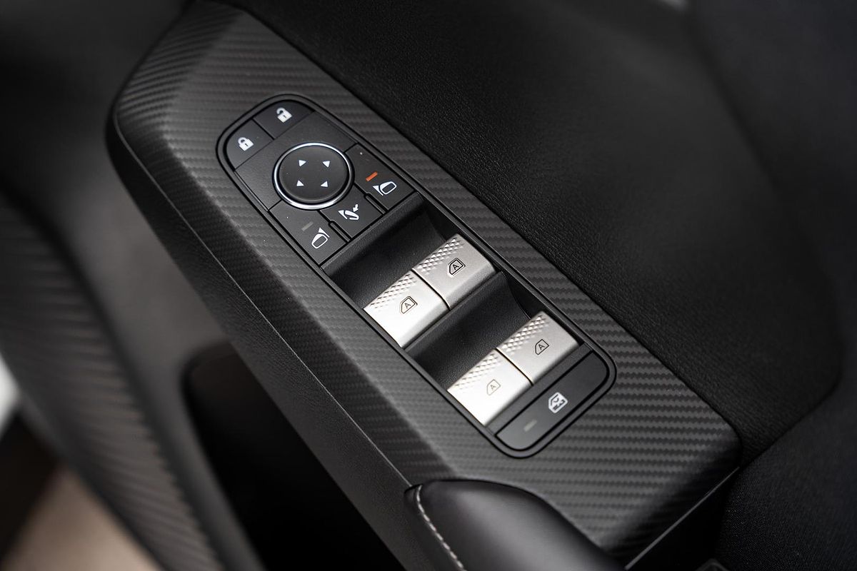 2024 Mitsubishi Outlander LS ZM