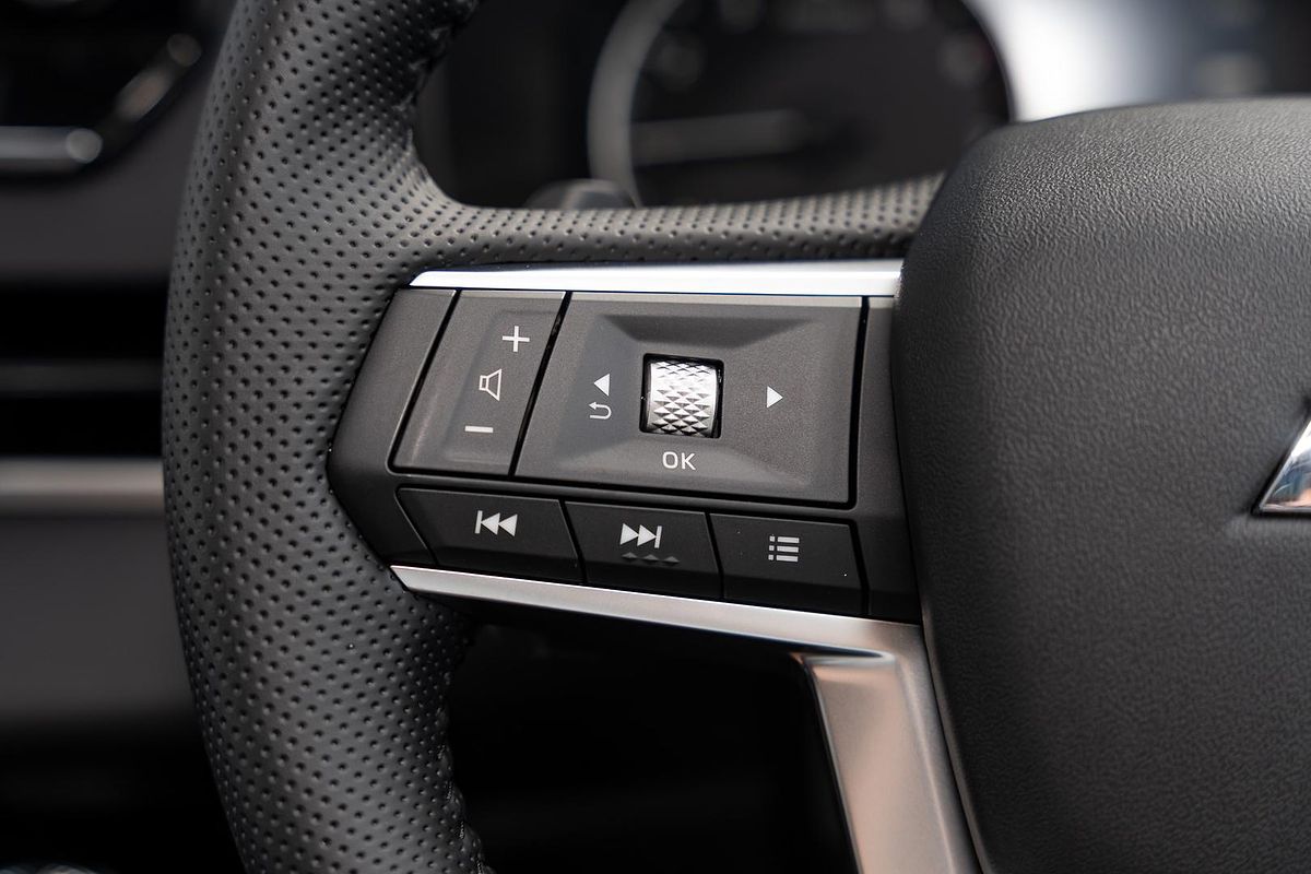 2024 Mitsubishi Outlander LS ZM