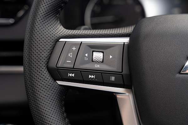 2024 Mitsubishi Outlander LS ZM