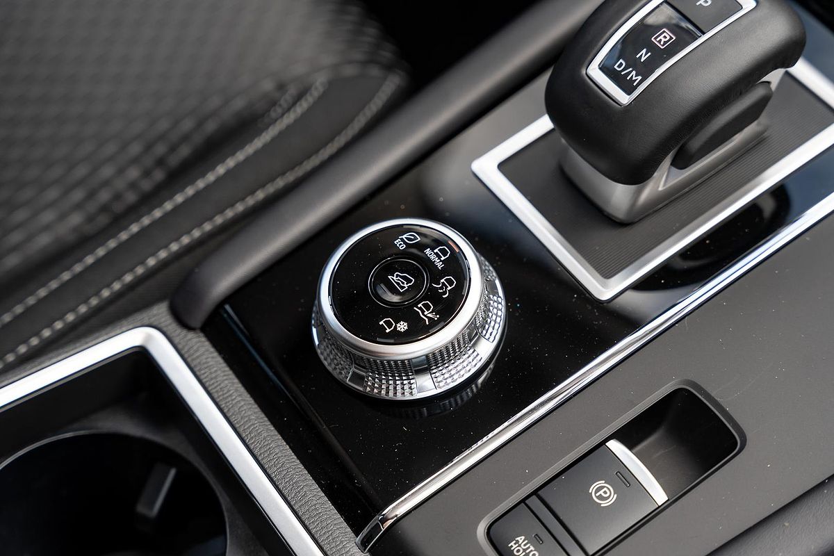 2024 Mitsubishi Outlander LS ZM