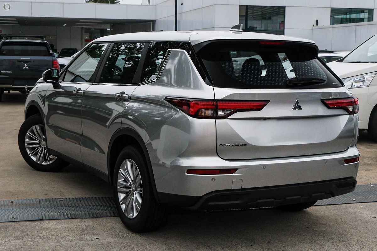 2024 Mitsubishi Outlander ES ZM