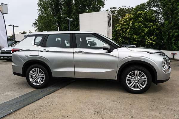 2024 Mitsubishi Outlander ES ZM