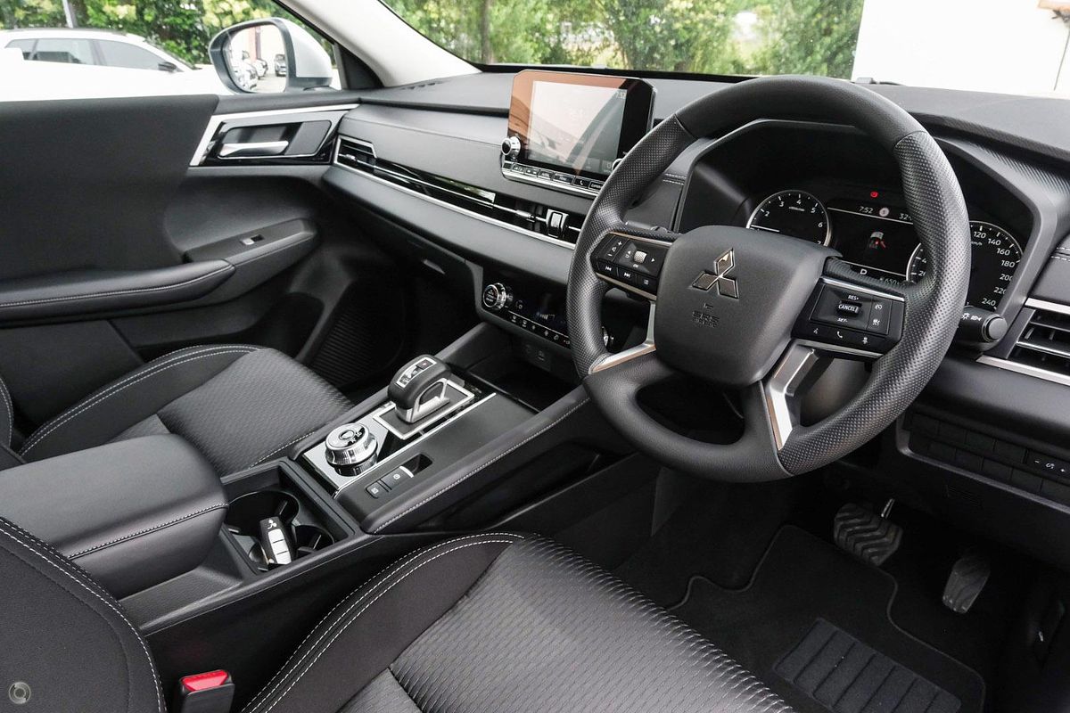 2024 Mitsubishi Outlander ES ZM