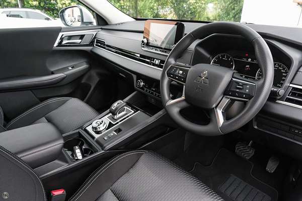 2024 Mitsubishi Outlander ES ZM