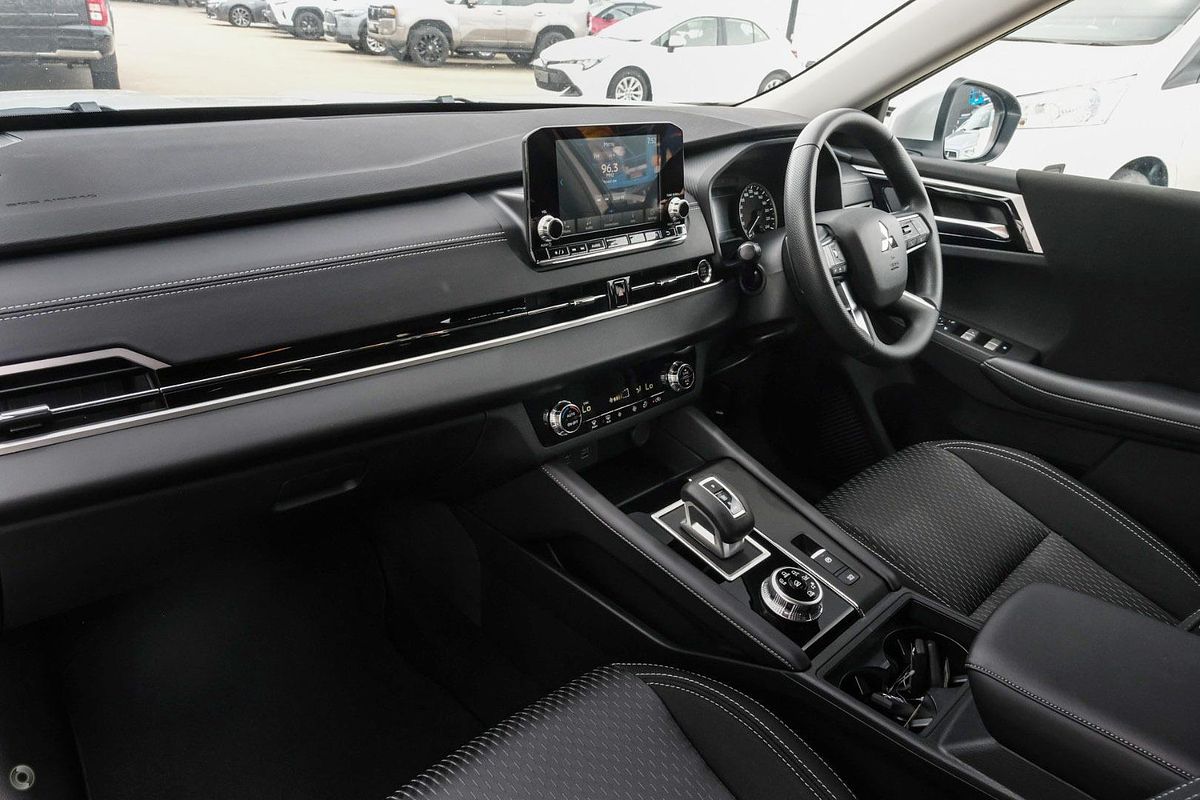 2024 Mitsubishi Outlander ES ZM