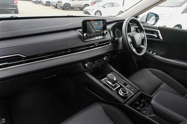 2024 Mitsubishi Outlander ES ZM