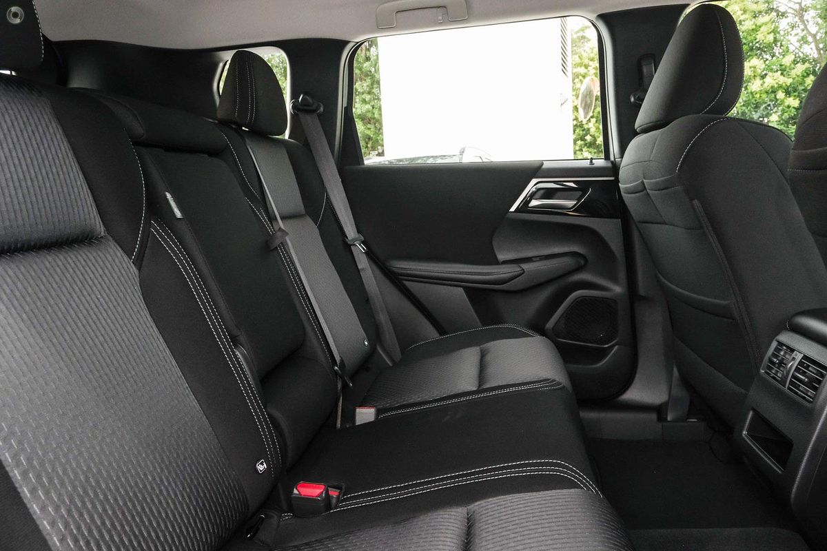 2024 Mitsubishi Outlander ES ZM