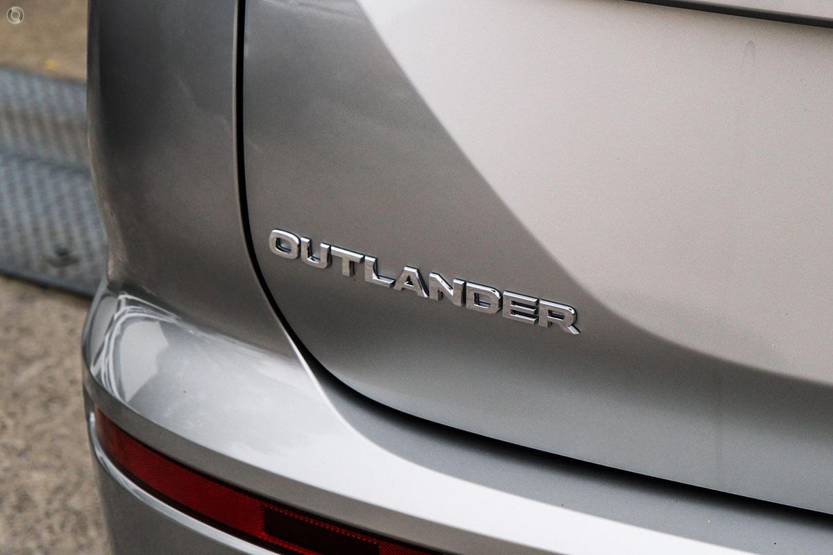 2024 Mitsubishi Outlander ES ZM