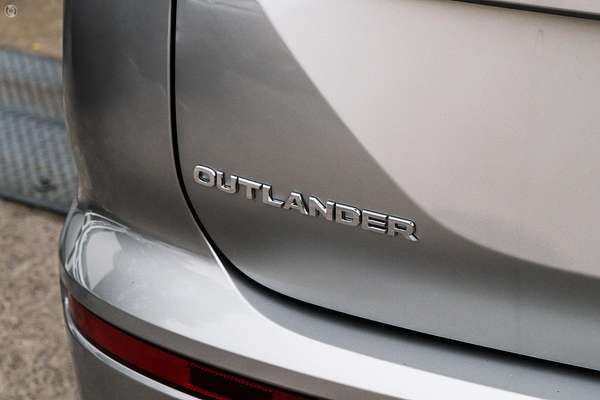 2024 Mitsubishi Outlander ES ZM