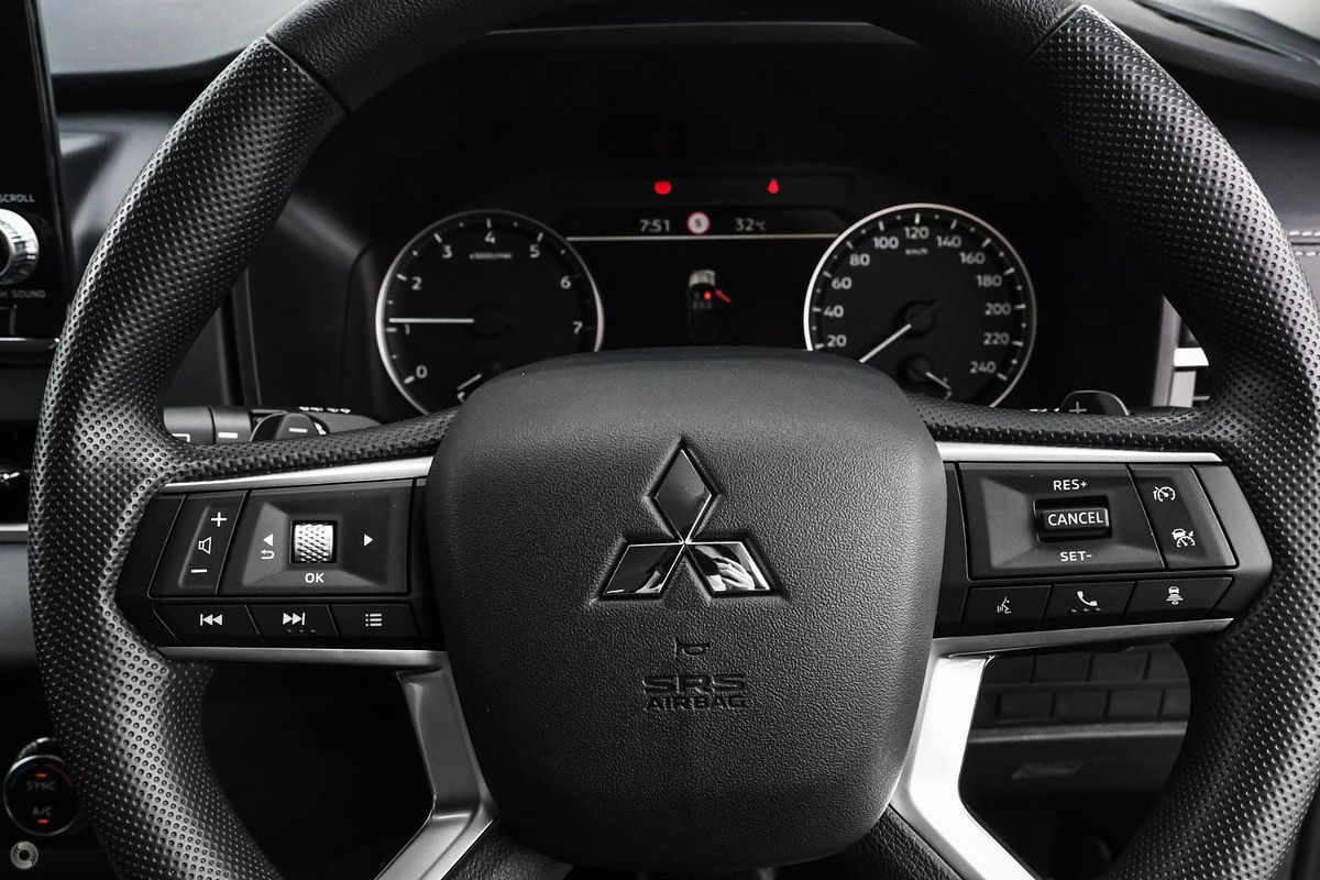 2024 Mitsubishi Outlander ES ZM