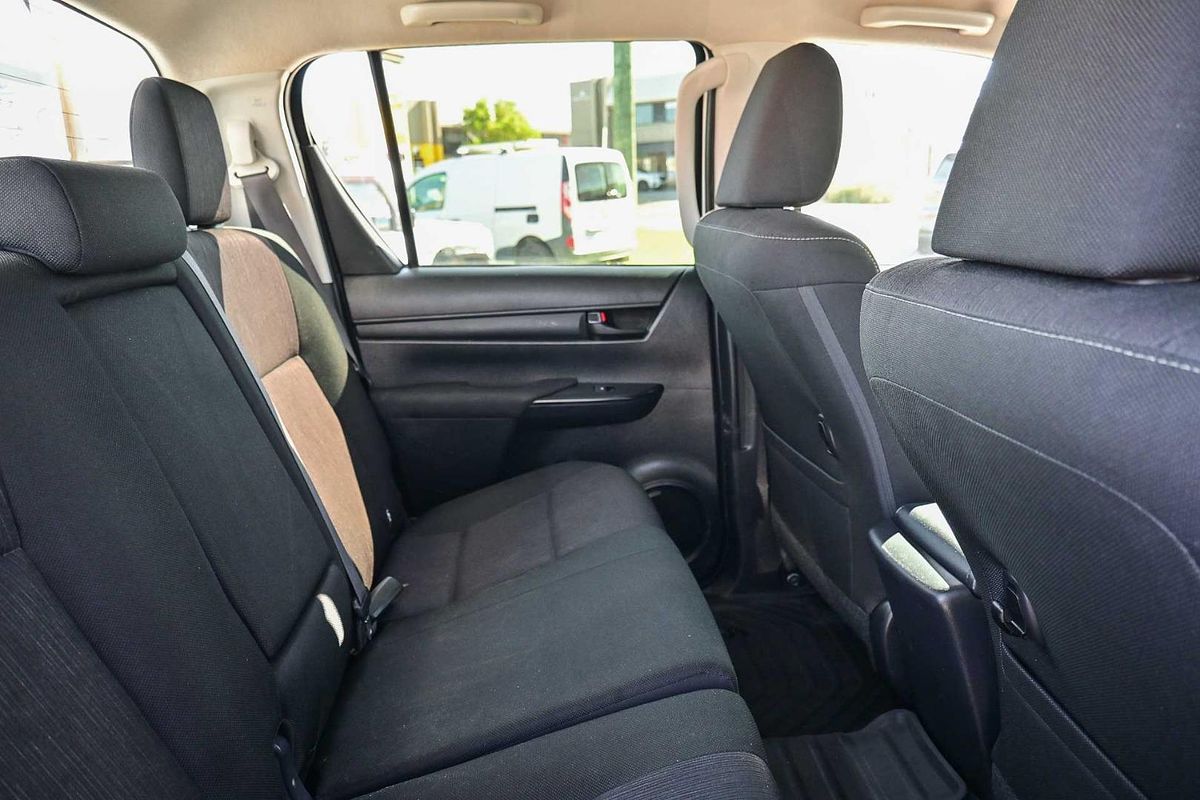 2017 Toyota Hilux SR GUN126R 4X4