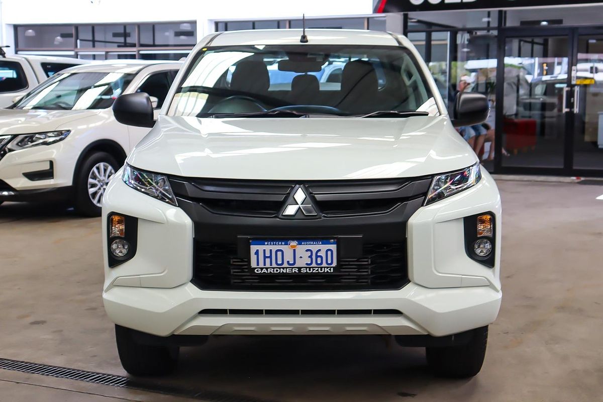 2022 Mitsubishi Triton GLX MR 4X4