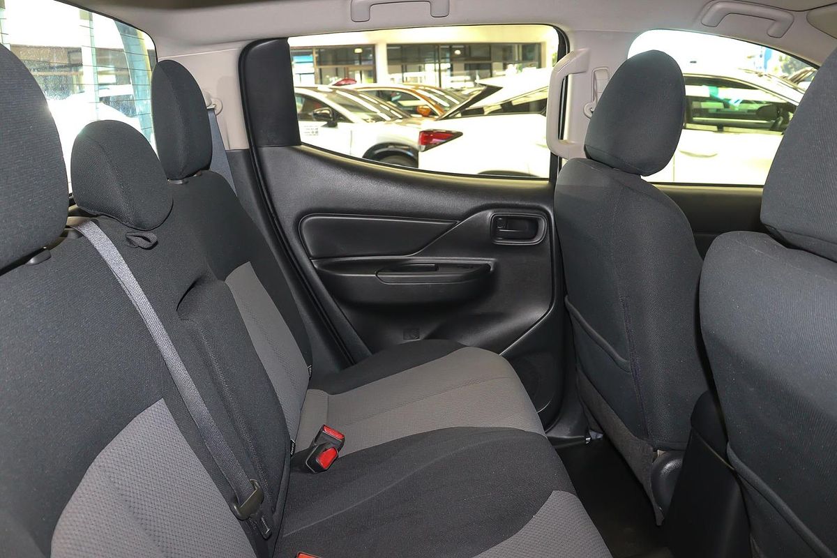 2022 Mitsubishi Triton GLX MR 4X4