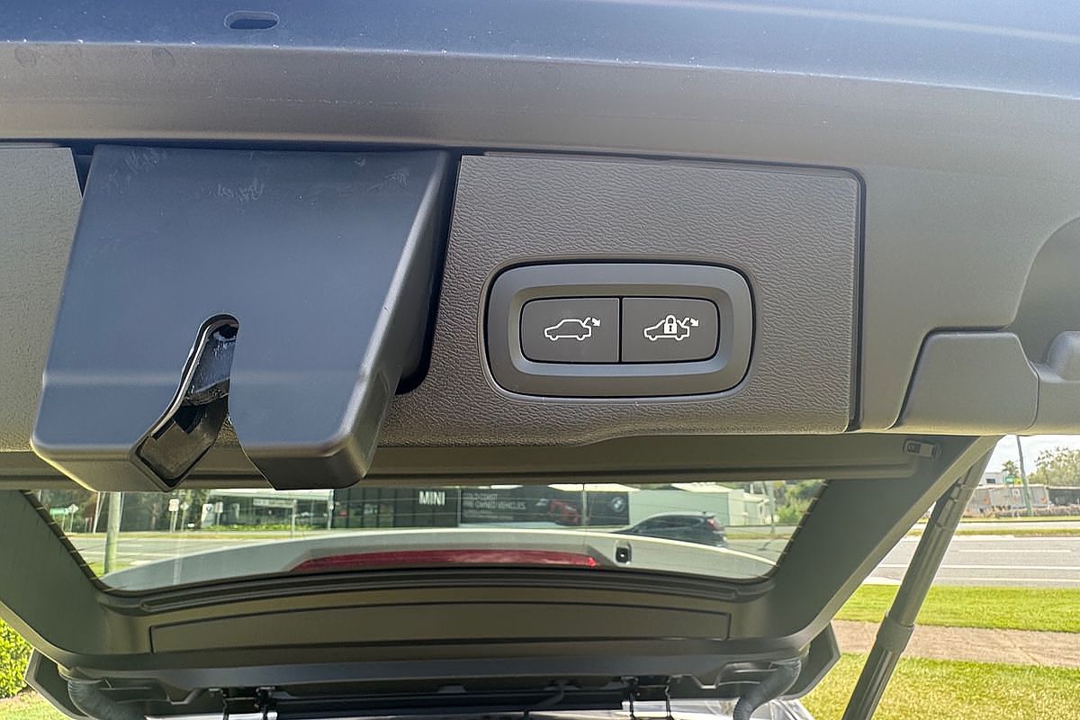 2023 Volvo XC60 Ultimate B5 Bright