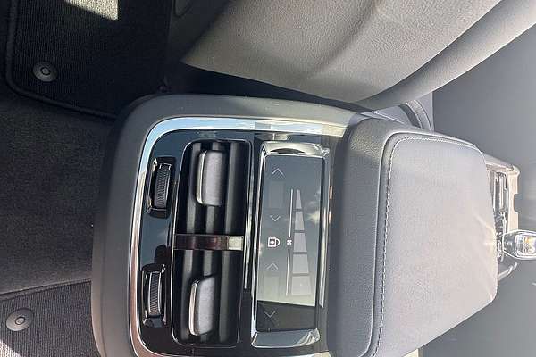 2023 Volvo XC60 Ultimate B5 Bright
