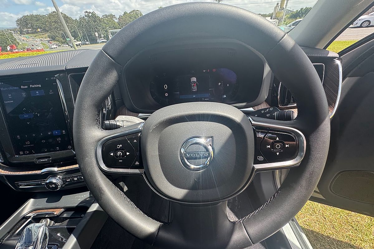 2023 Volvo XC60 Ultimate B5 Bright