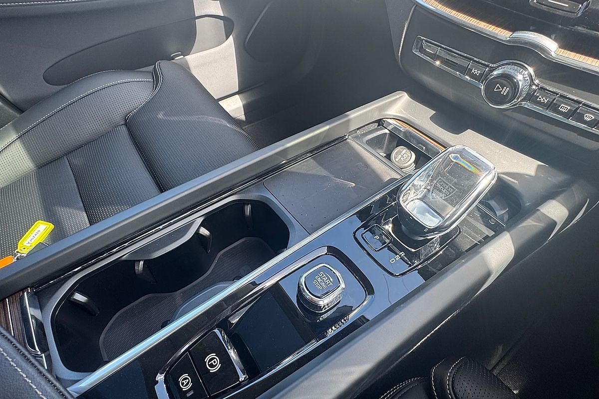 2023 Volvo XC60 Ultimate B5 Bright