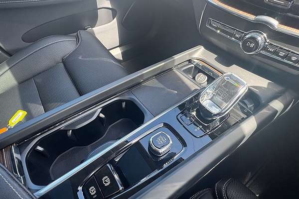 2023 Volvo XC60 Ultimate B5 Bright