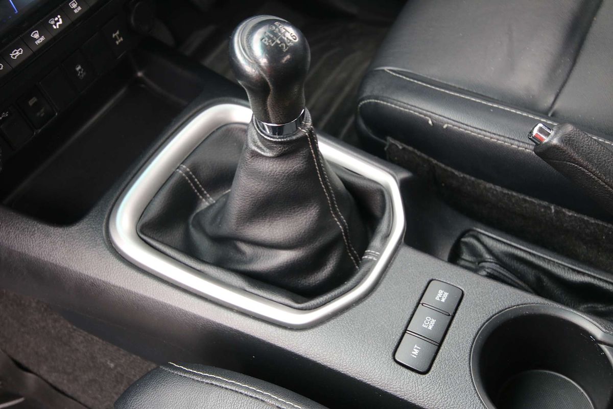 2015 Toyota Hilux SR5 GUN126R 4X4