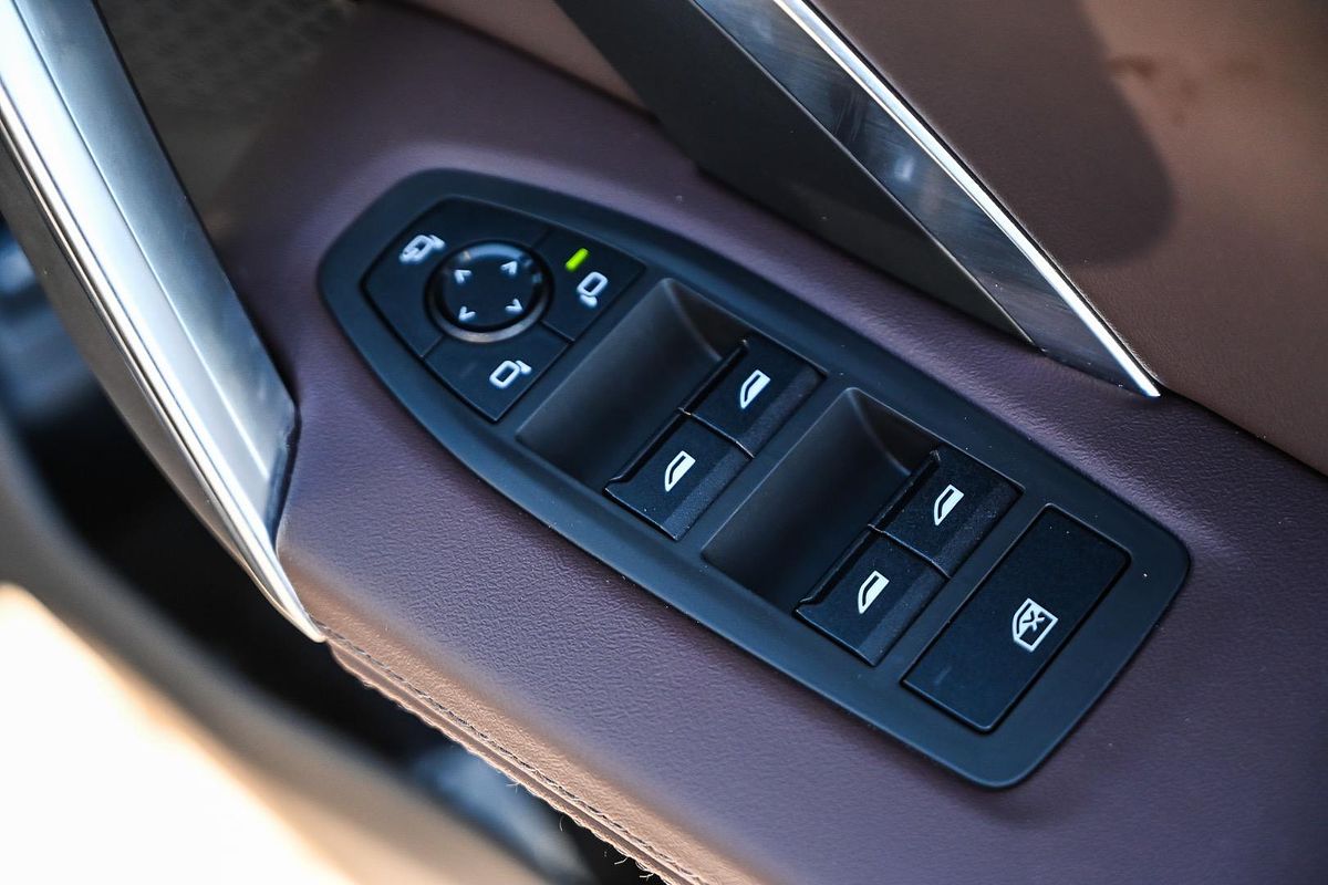 2024 BMW iX2 eDrive20 M Sport U10