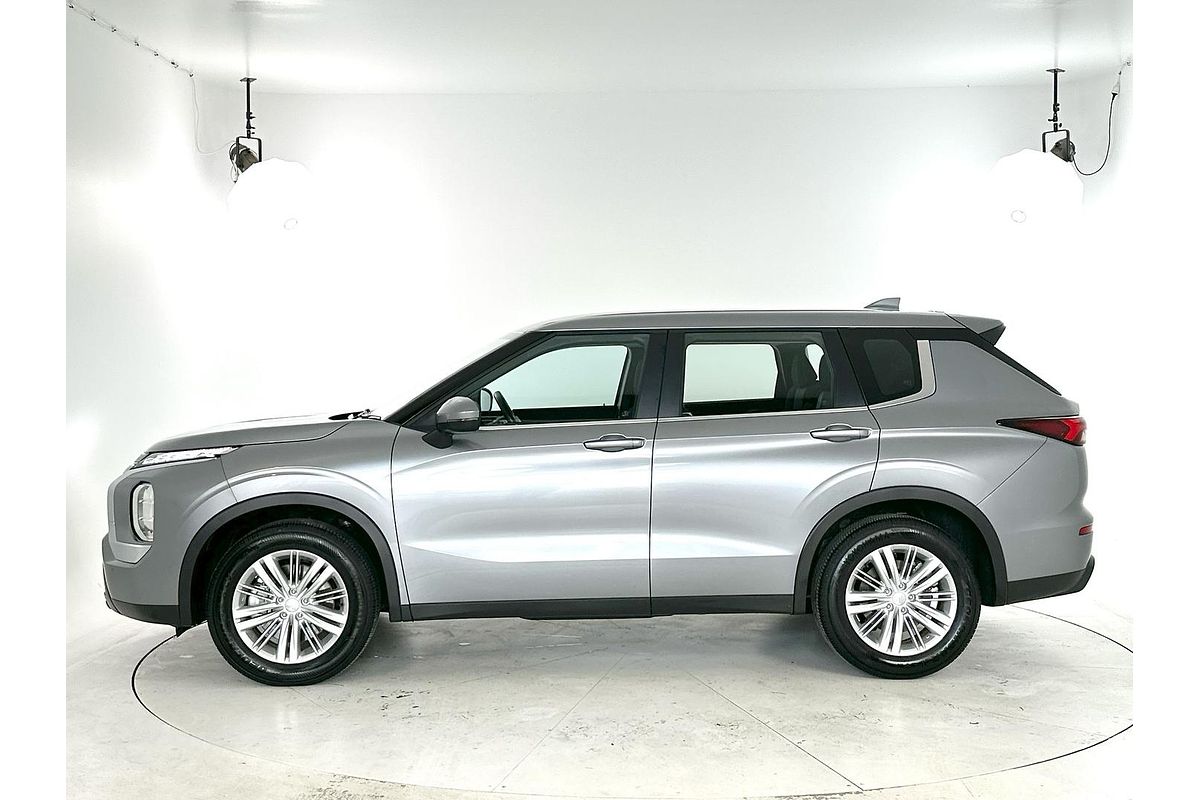 2023 Mitsubishi Outlander ES ZM