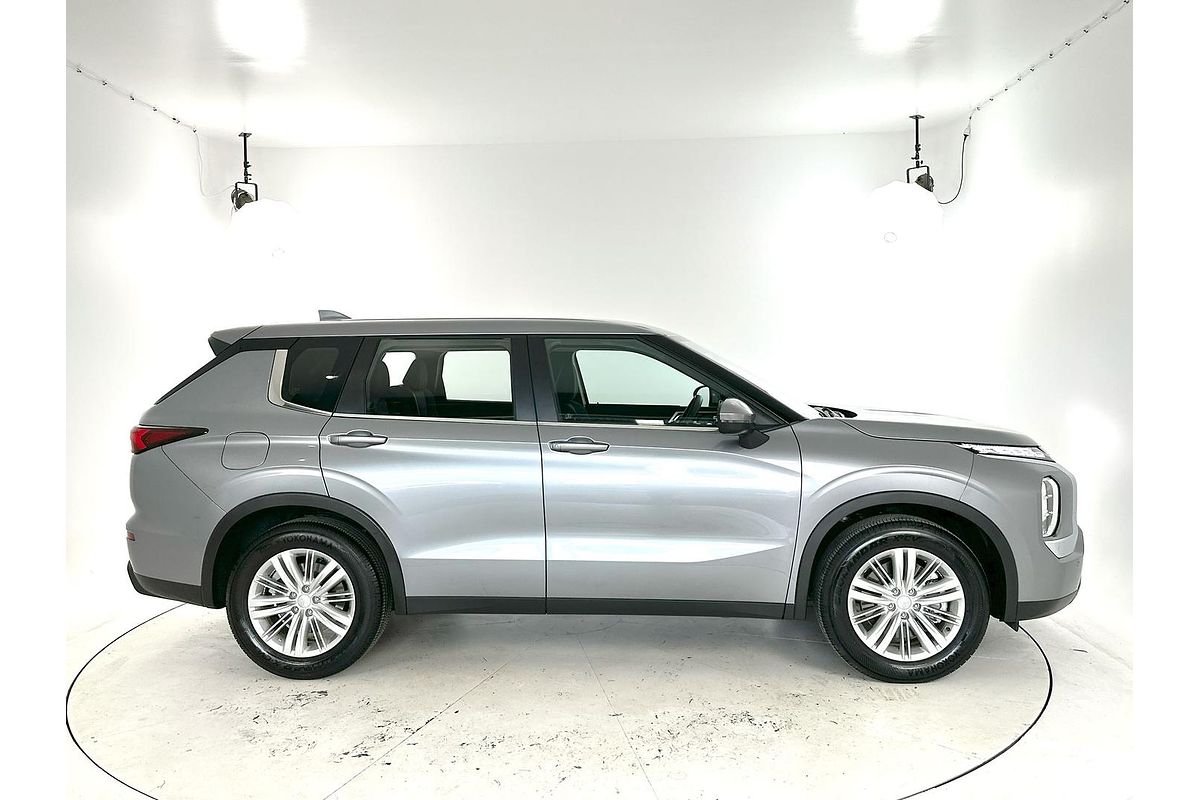 2023 Mitsubishi Outlander ES ZM