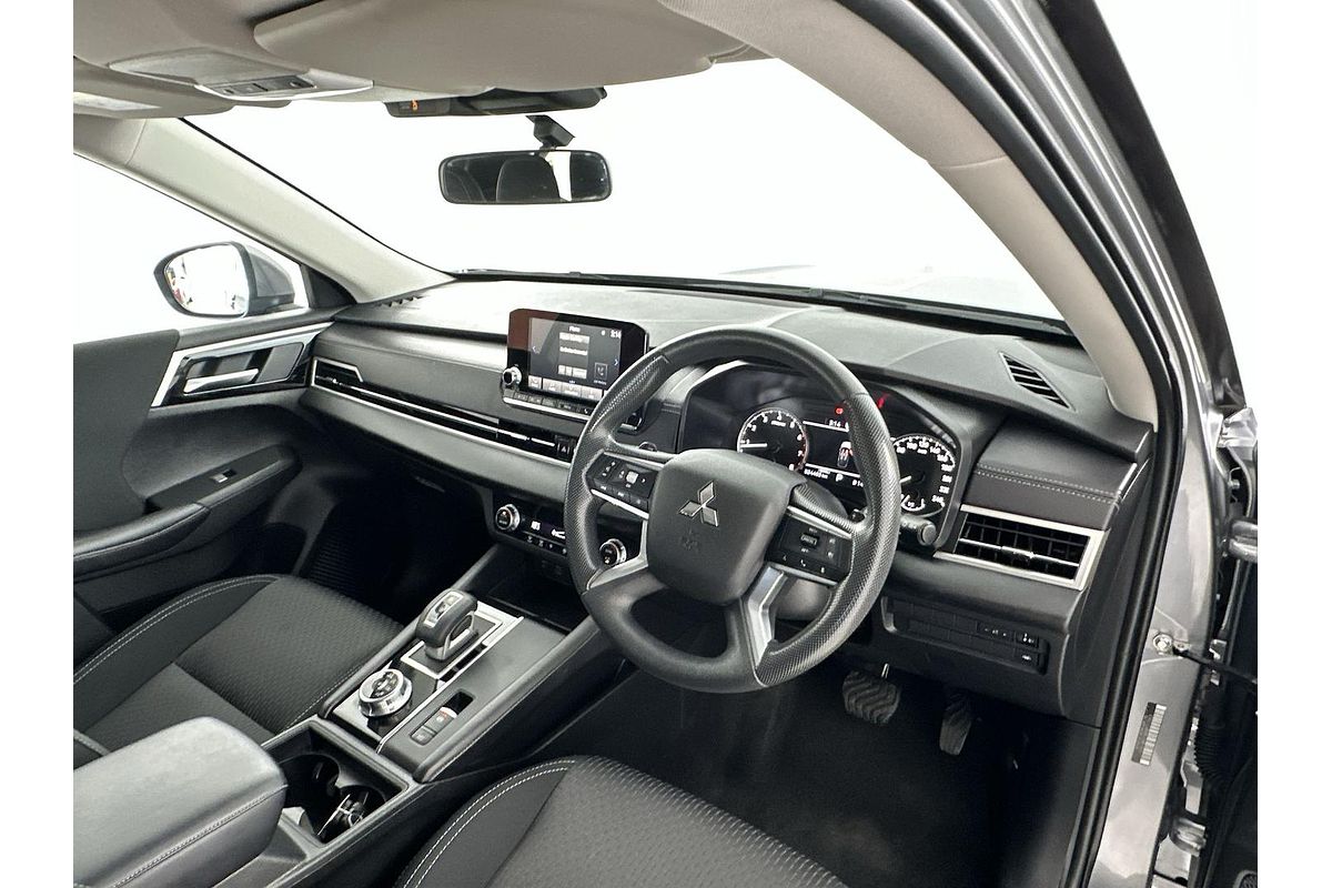 2023 Mitsubishi Outlander ES ZM