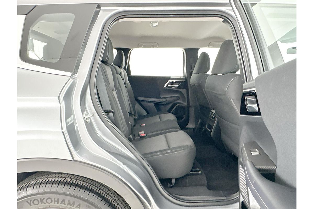2023 Mitsubishi Outlander ES ZM