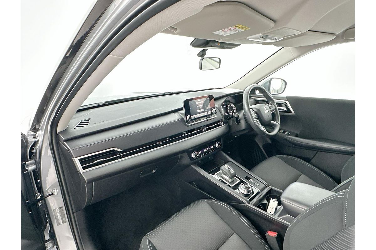 2023 Mitsubishi Outlander ES ZM