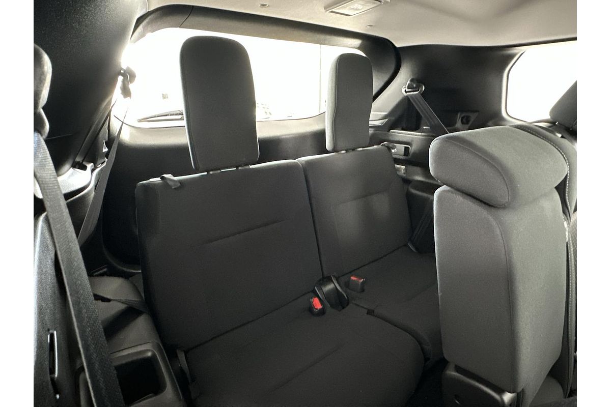 2023 Mitsubishi Outlander ES ZM