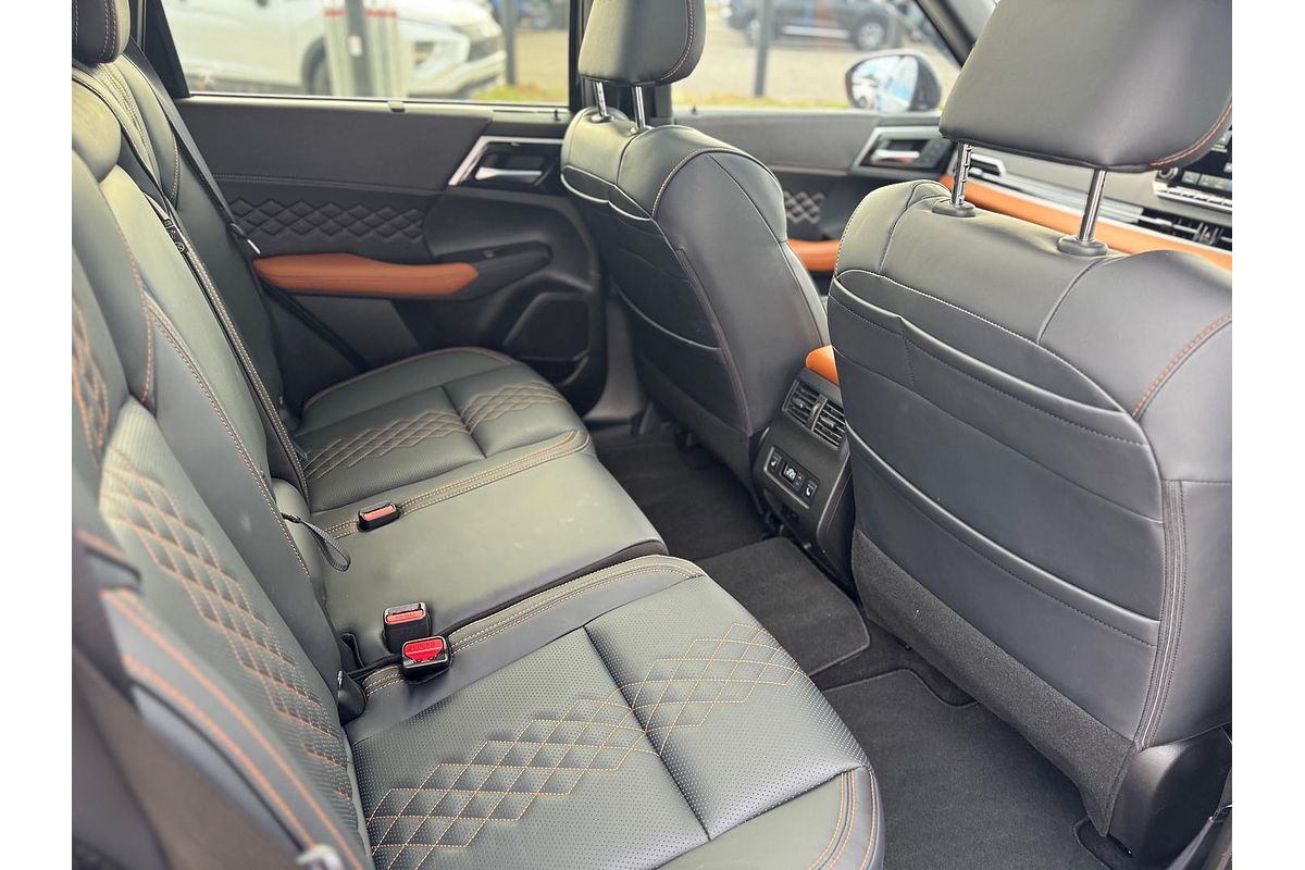 2025 Mitsubishi Outlander Exceed Tourer ZM