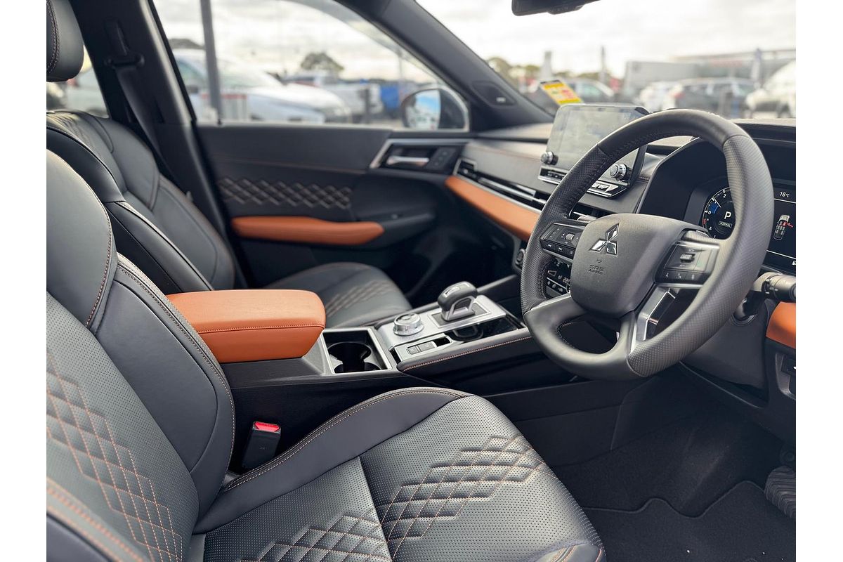 2025 Mitsubishi Outlander Exceed Tourer ZM