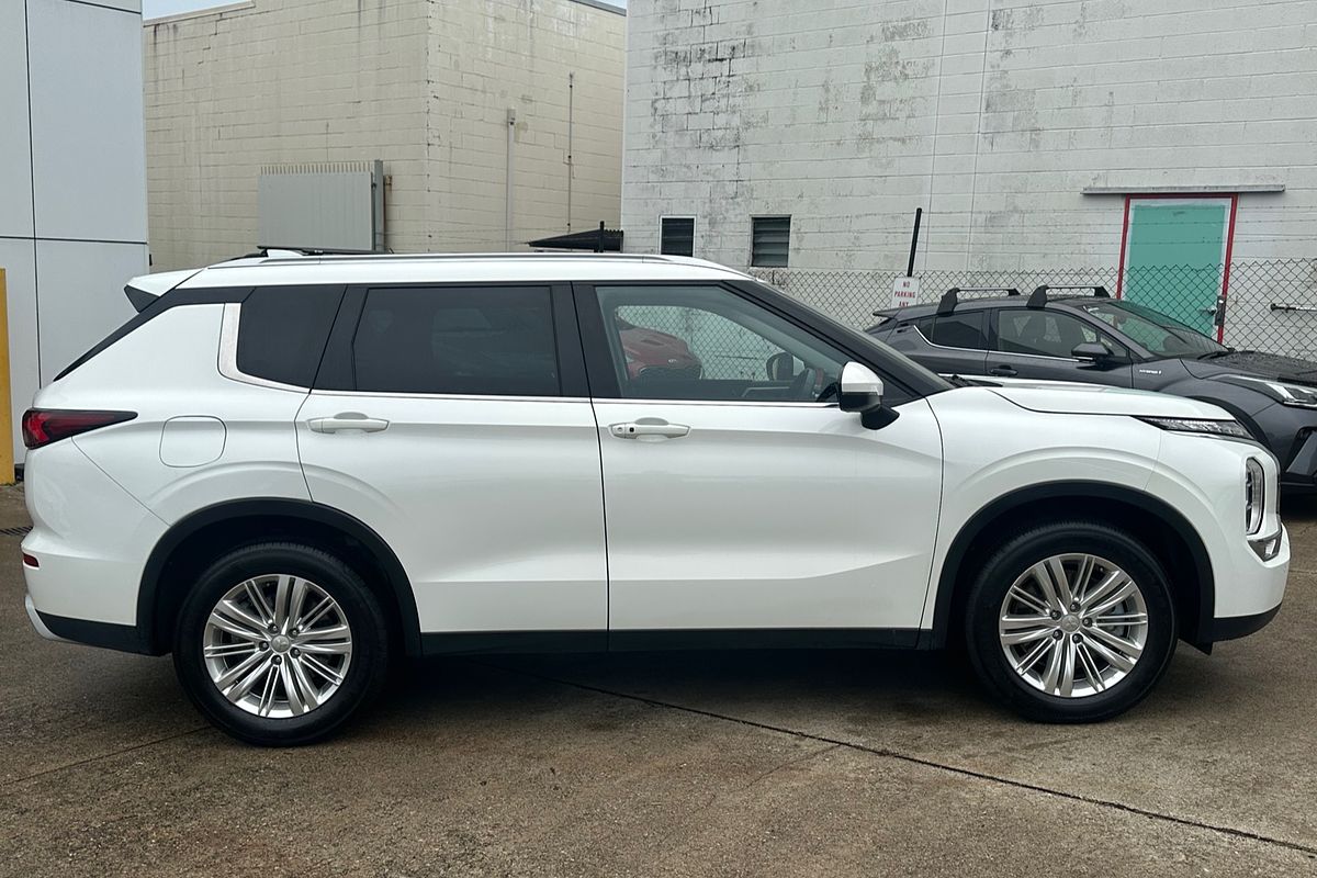 2022 Mitsubishi Outlander LS ZM