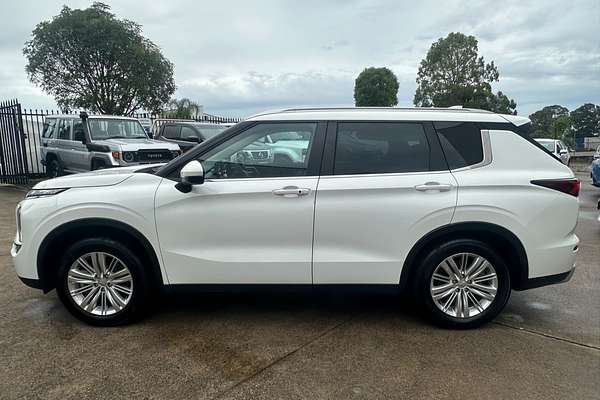 2022 Mitsubishi Outlander LS ZM