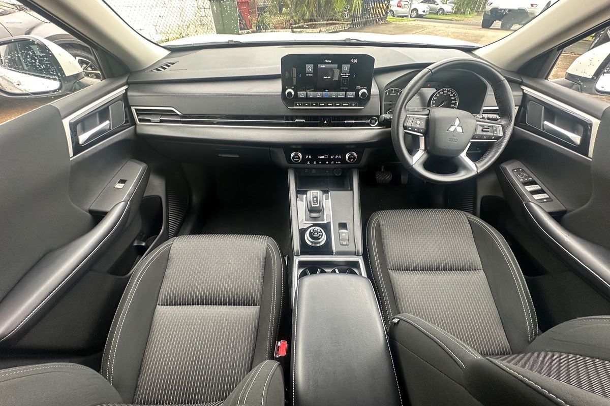 2022 Mitsubishi Outlander LS ZM
