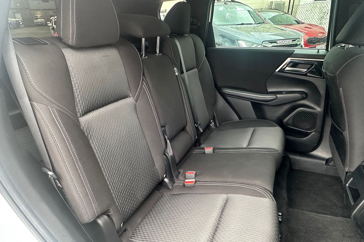 2022 Mitsubishi Outlander LS ZM